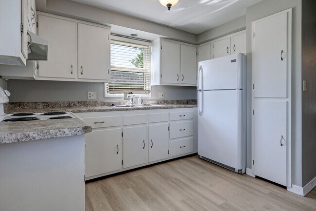 Building Photo - 1216 Meadow Ln