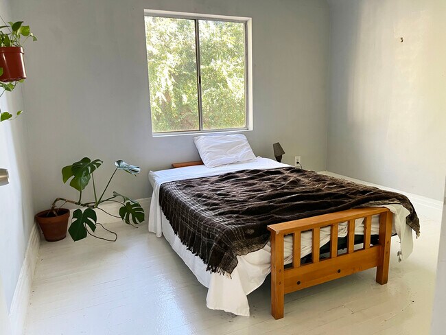 Upstairs bedroom back with furniture - 411 Isabel St