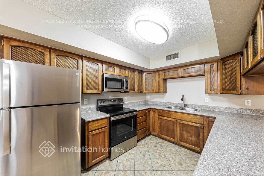 Building Photo - 9214 W Cortez Ave