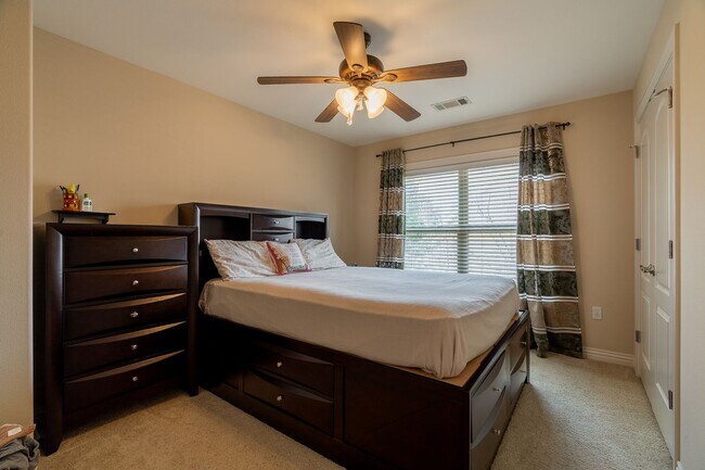 Building Photo - Furnished beautiful 4bd/2.5bth home located in the Clabber Creek Subdivision!! Open to various le...