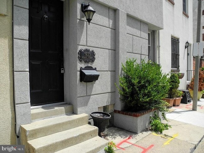 Building Photo - 1933 Rodman St