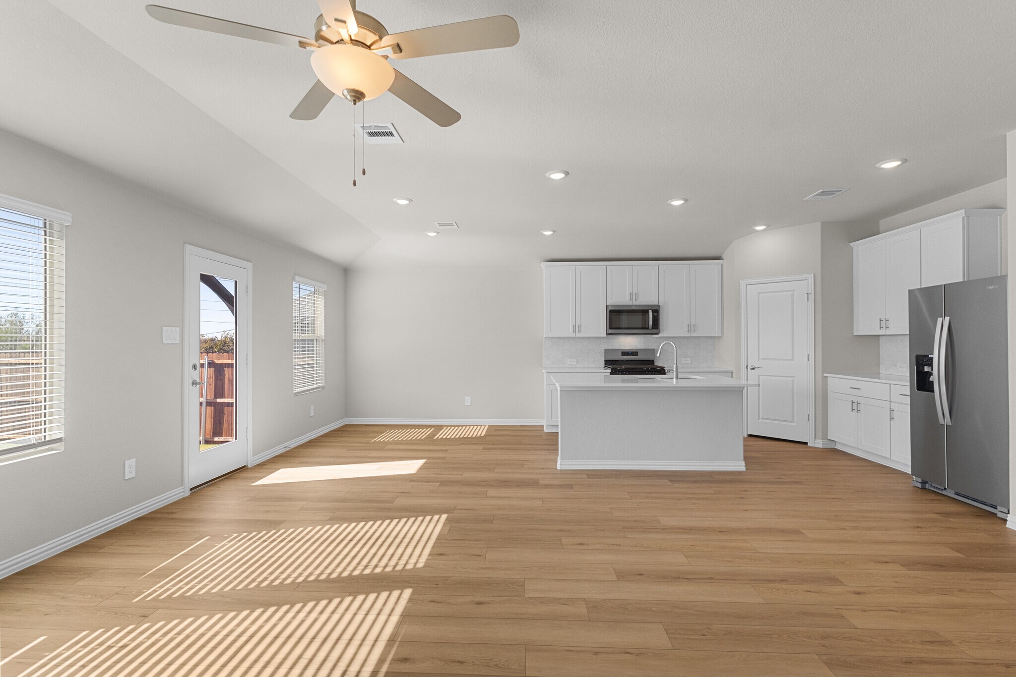 Building Photo - 6649 Valley Lake Ln