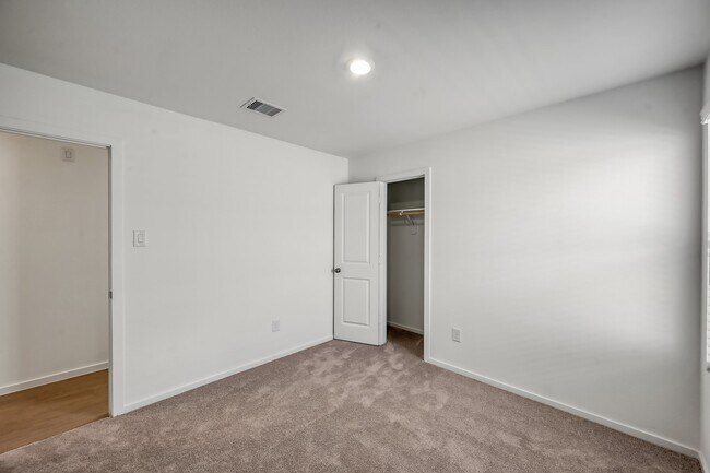 Building Photo - 29635 Knollwood Bay Rd