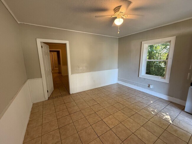 Building Photo - 610 Burke Ave