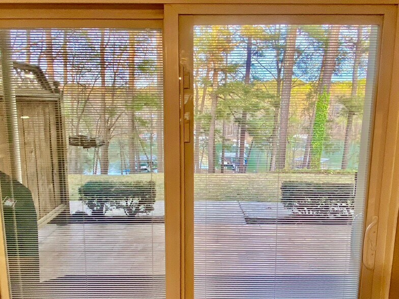 Building Photo - 2109 Pine Tree Dr