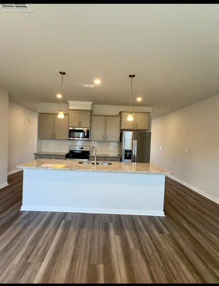 Building Photo - 1464 Hasse Ave