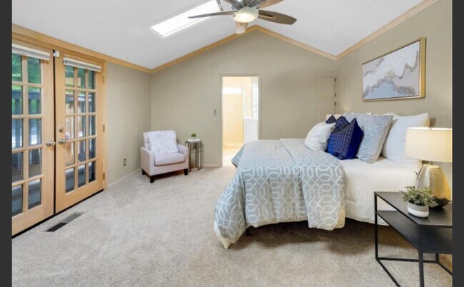 Building Photo - Beautiful and Quiet 3 bedroom 3 bath home ...