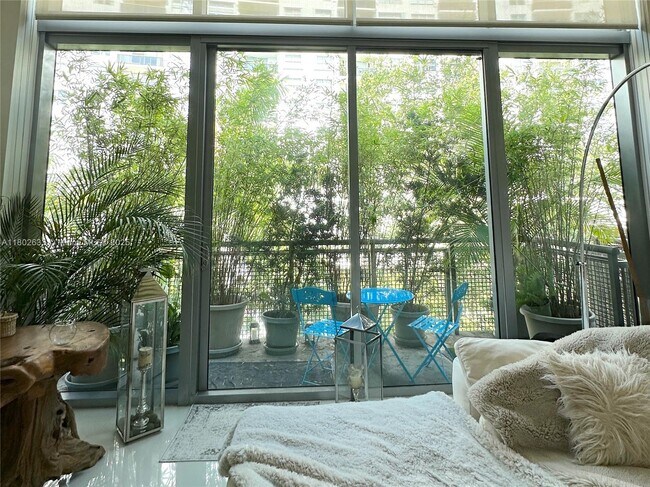 Building Photo - 6000 Collins Ave