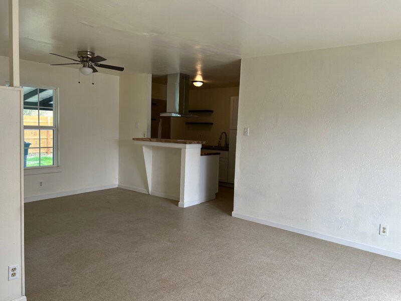 Building Photo - 2074 Springvale Dr