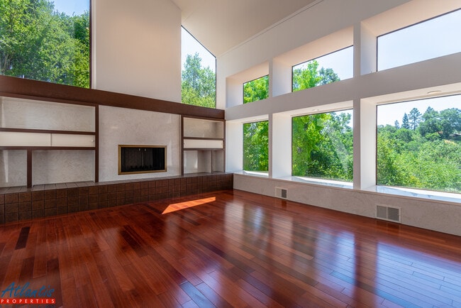 Building Photo - Beautiful Los Gatos Home | Remodeled | Ama...