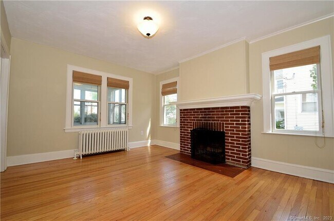 Building Photo - 27 Argyle Ave