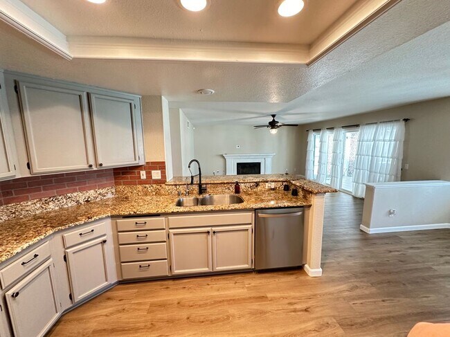 Building Photo - 41411 Iona Cir