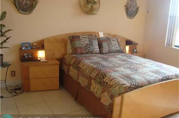 Building Photo - 2767 Carambola Cir S
