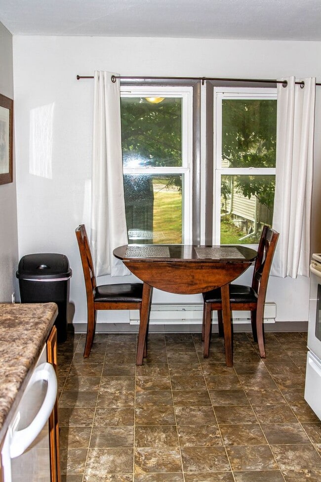 Building Photo - 422 1/2 W New York Ave