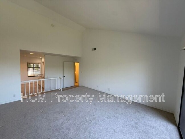 Building Photo - 19 Viejo