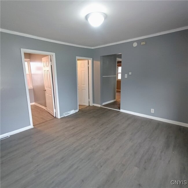 Building Photo - 407 Pond St