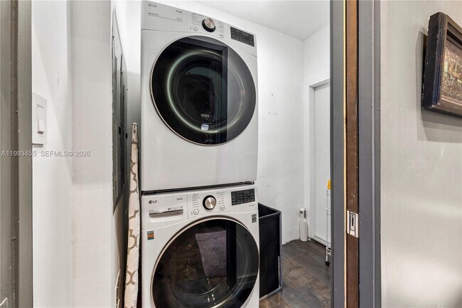 Building Photo - 738 NE 72nd Terrace