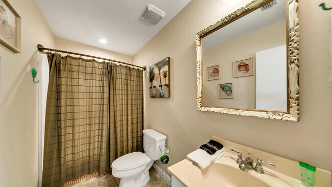 Building Photo - 445 Gulf Shore Dr