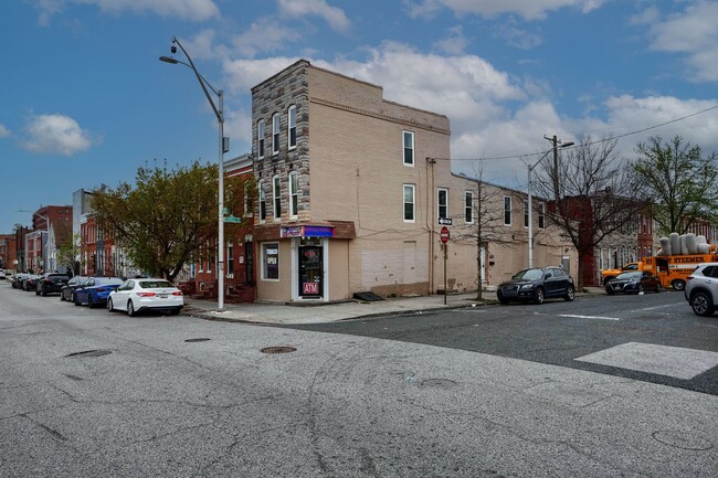 Building Photo - 1155 W Cross St