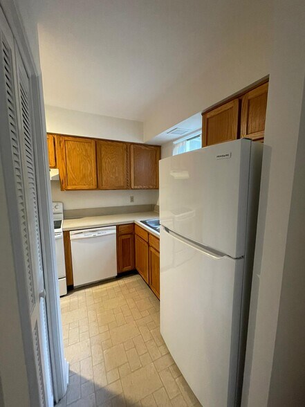 Building Photo - 128 Beechwood Drive