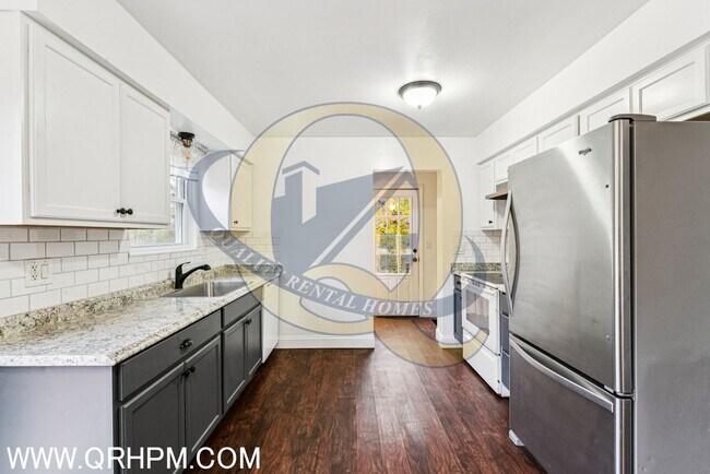 Building Photo - 3 bedroom, 1.5 baths Ranch home with a bas...