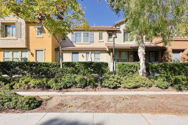 Building Photo - Fully Furnished 2-Bed, 2.5-Bath Home with ...