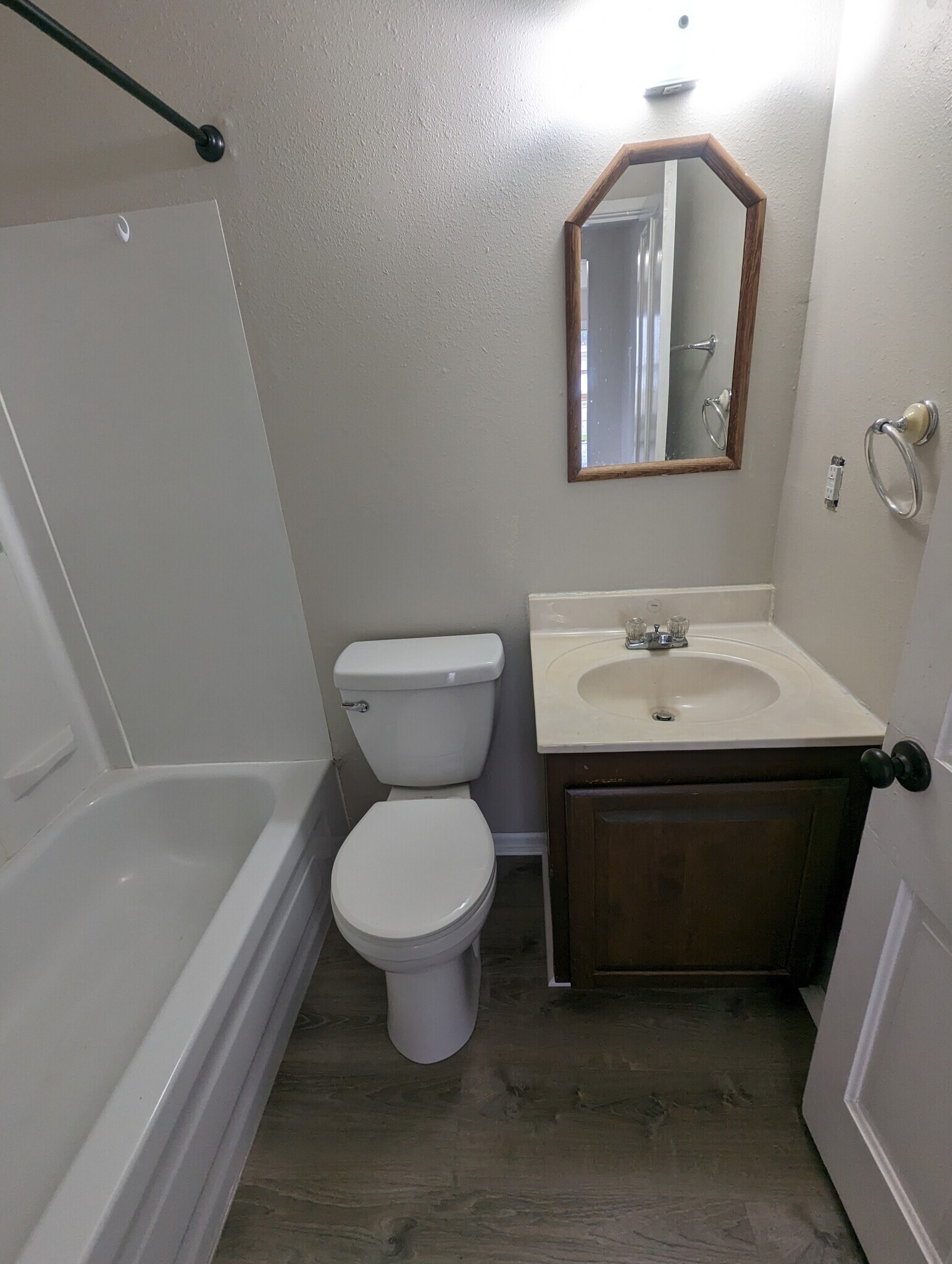 Building Photo - 515 E Pierce St., Apt.A