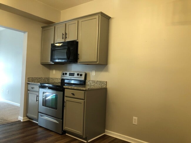 Building Photo - MOVE-IN READY!