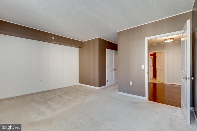 Building Photo - 851 N Glebe Rd