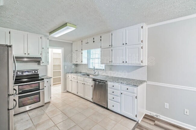 Building Photo - 2557 Ashley Cir