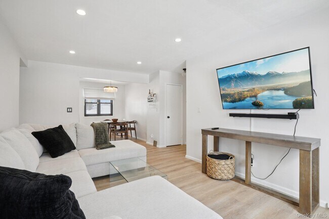 Building Photo - 23 Lawrence Dr