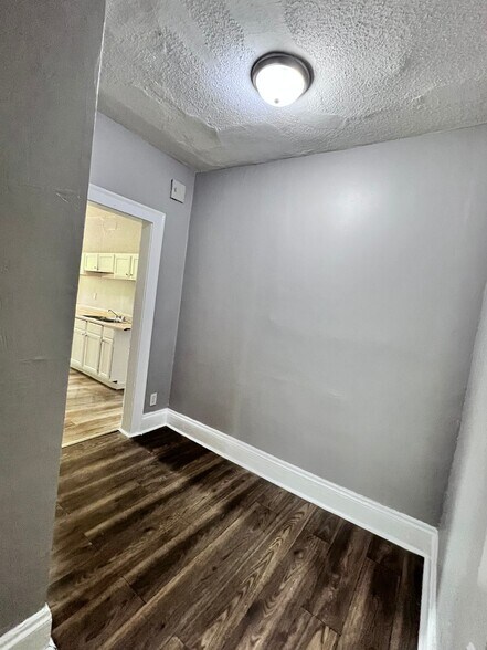 Building Photo - 3362 E 145th St