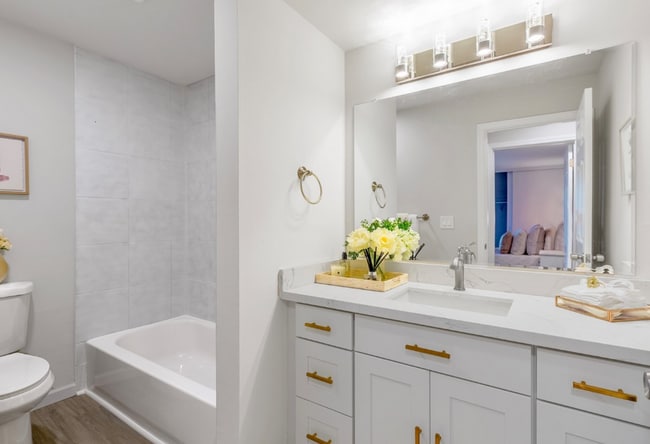 Building Photo - Bellevue Square Ground Floor 2 Bedroom Condo with a deck