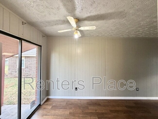 Building Photo - 812 S Adair St