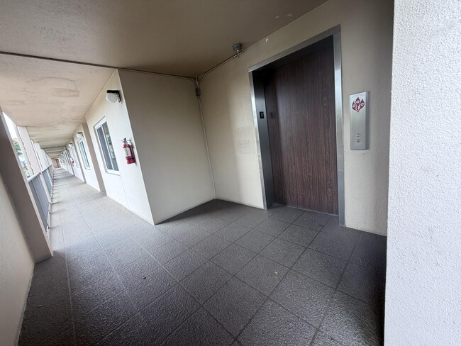 Building Photo - 1200 SW 125th Ave