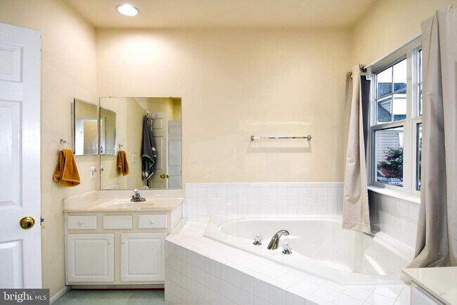 Building Photo - 10001 Orland Stone Dr