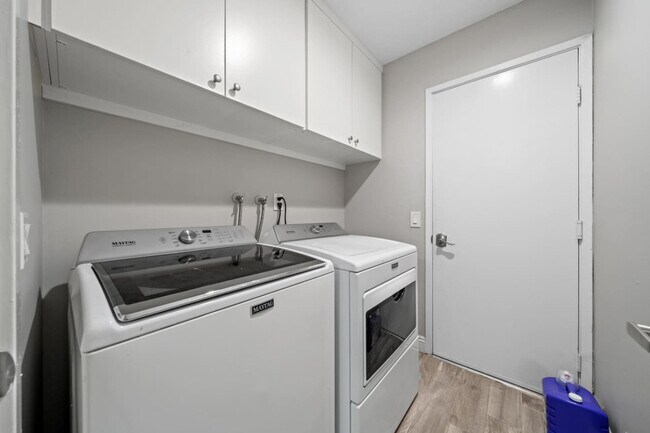 Building Photo - 7630 Andasol St