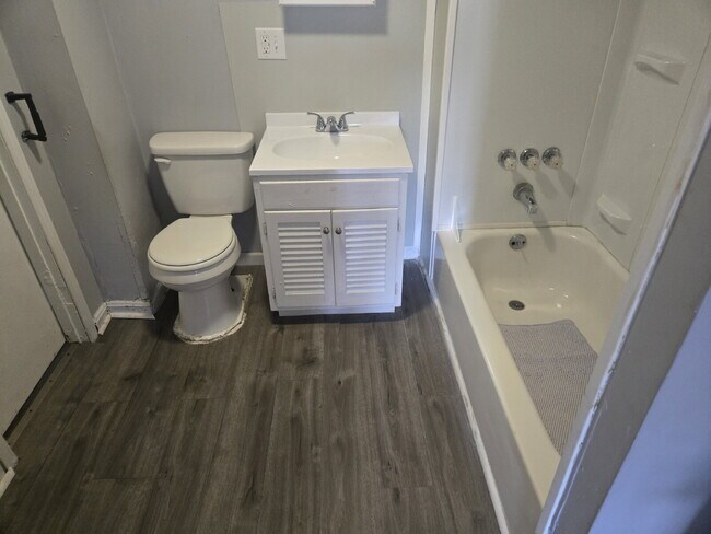 Building Photo - "3-Bedroom Home on Larkwood Ave – Spacious...