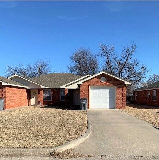 Building Photo - 1202 SW 25th St