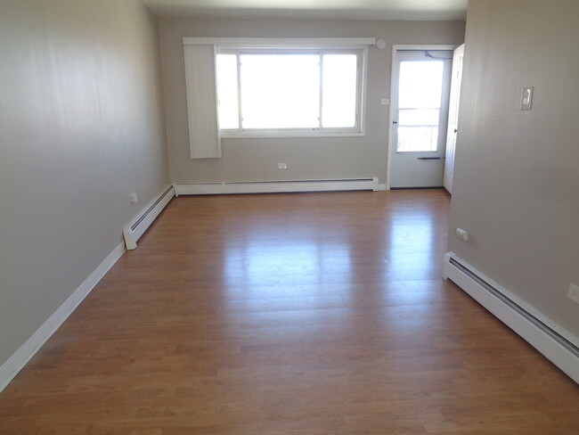Building Photo - 5720 W 95th St