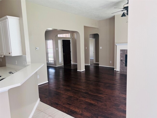Building Photo - 4722 Silverlake Dr