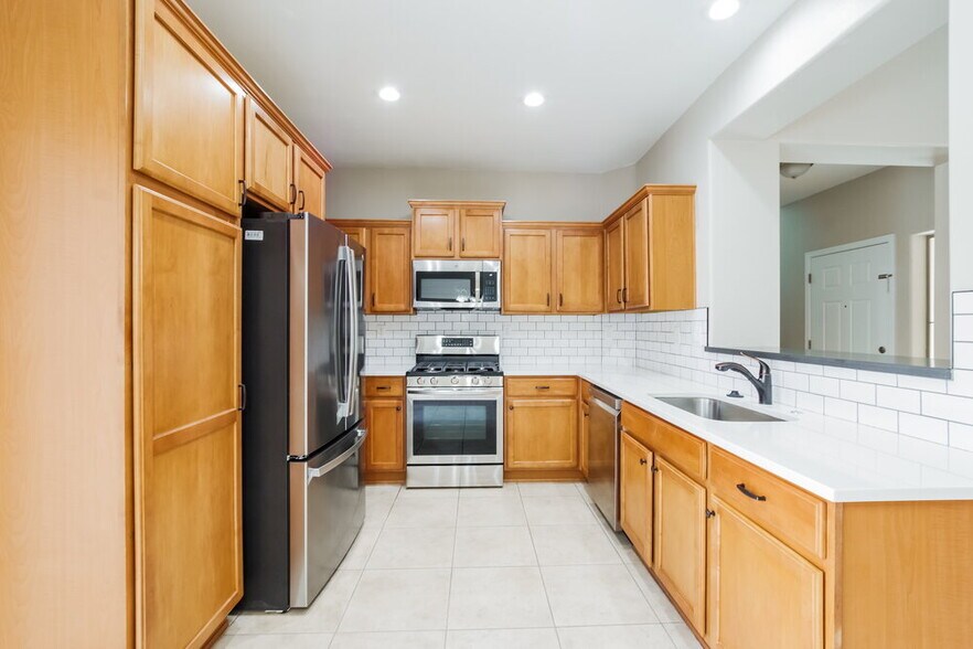 Building Photo - 3707 W Thalia Ct