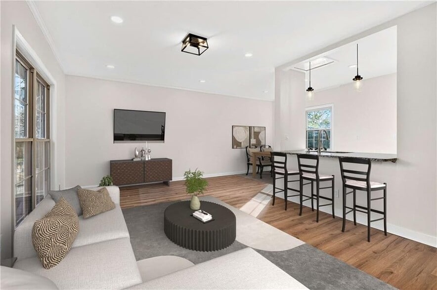 Building Photo - 2918 Highland Dr SE