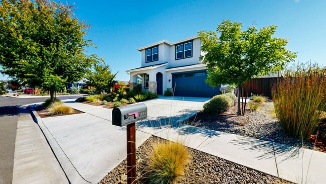 Building Photo - Rare Santa Rosa Four Bedroom house in Desi...