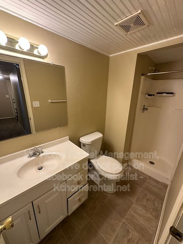 Building Photo - 405 NE Westwind Dr