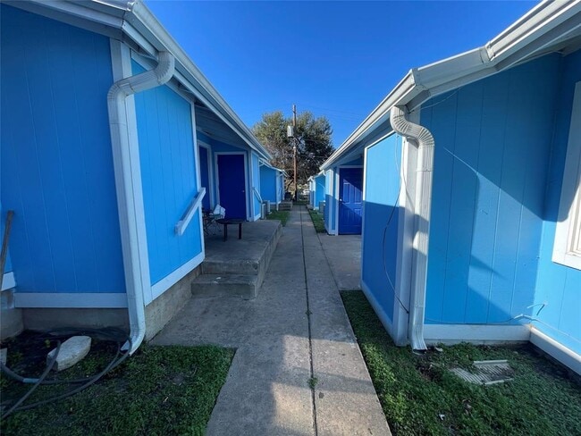 Building Photo - 8208 Sam Rayburn Dr