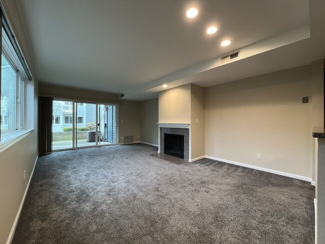 Building Photo - Ground Floor End Unit on Jantzen Beach with River Views & Flexible Living Space