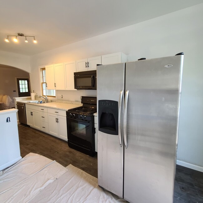 Building Photo - 309 Lake St