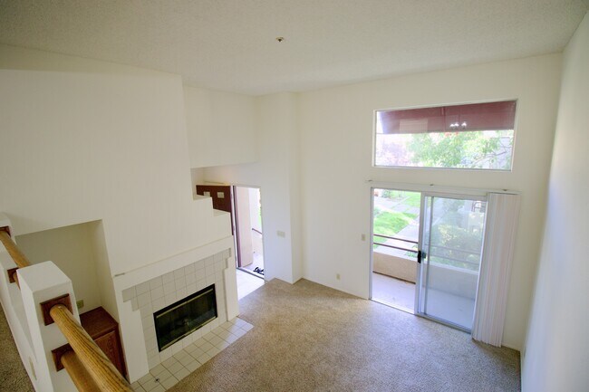 Building Photo - 129 E Court Ln