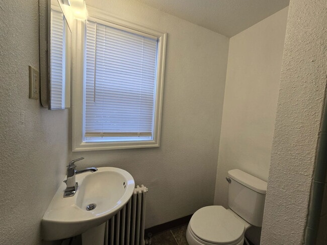 Building Photo - 451 NE Winchester St